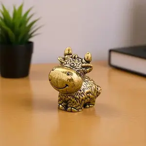 Small Bronze Cow Desktop Decoration, Cow Ornament, Figurines, Decorative Sculptures, Animal Decorations, Expressive Mini Metal Statue, Durable Standing Legs, Indoor Outdoor Home Office Decor, Holiday Party Gift