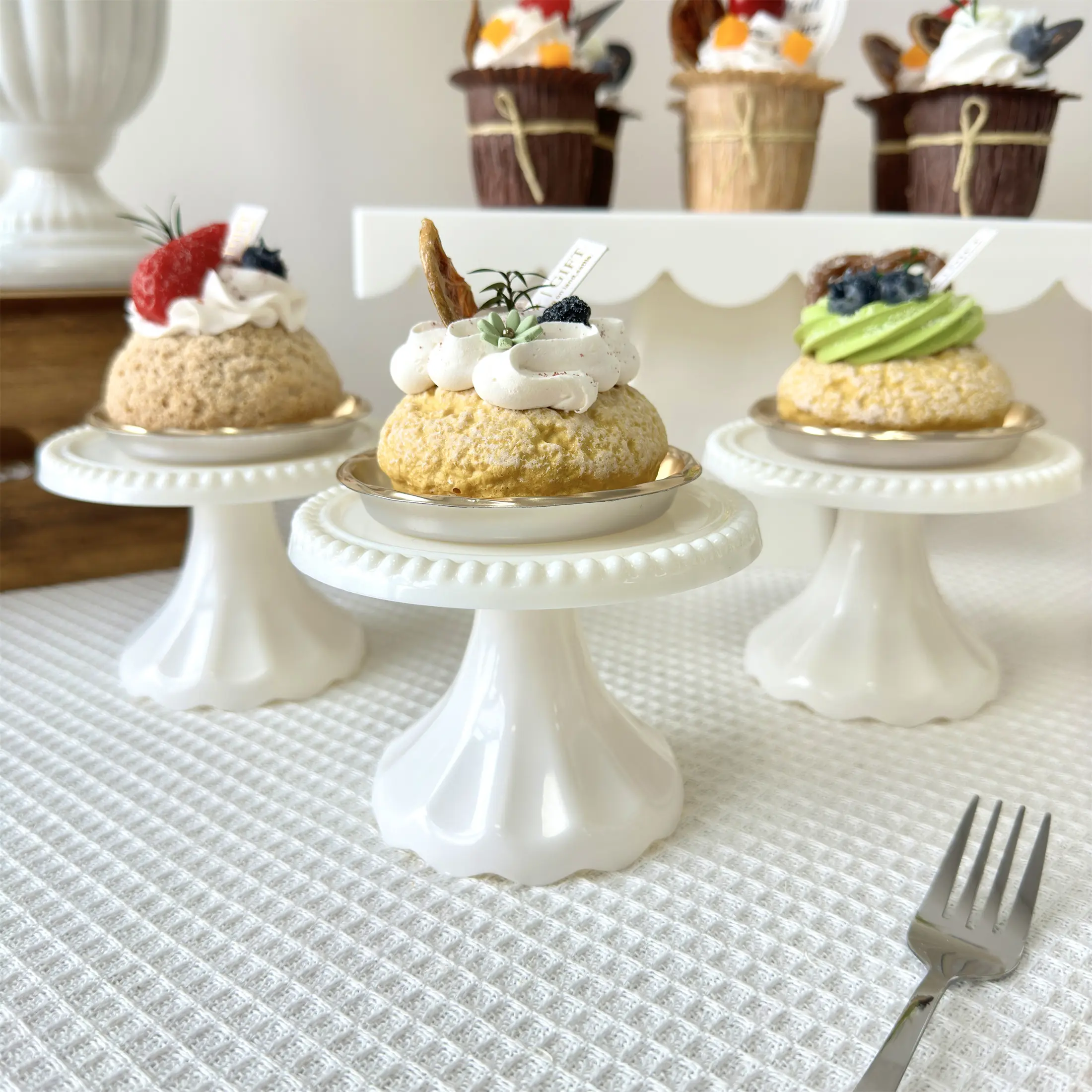 6-Piece Plastic Mini Cupcake Stand Set, Single Cupcake Holders & Serving Trays (White) - Cake Decorating Supplies for Birthday, Wedding Dessert Displays, Home & Festive Party Decor, Baby Shower
