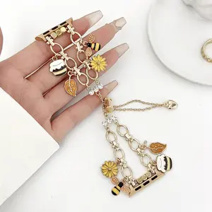 Adjustable Daisy Bee Bracelet Band Smart Watch Strap for Women, Compatible with Apple Watch Ultra/se/10-1 Series, Perfect Gift for Parties & Daily Wear, Smart Watch Accessories