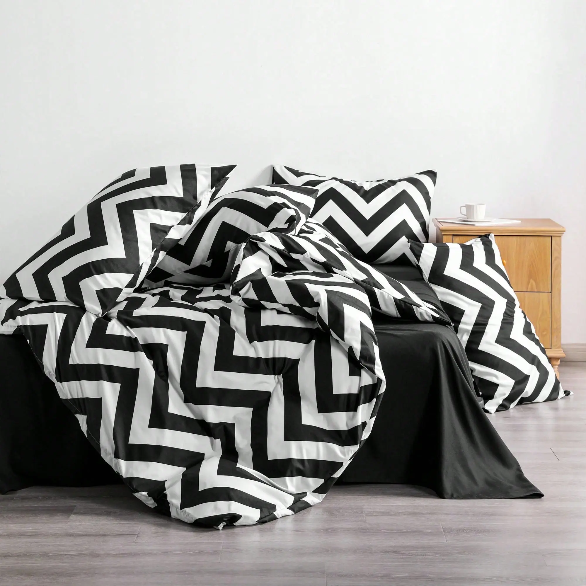 Black / White Bedding Set –  Pattern Microfiber, Ultra-Soft And Easy To Maintain