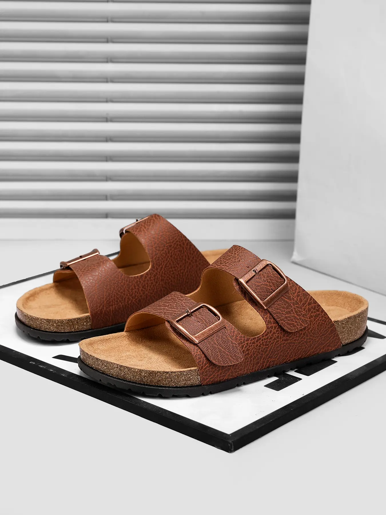 Unisex Anti-Slip Sandals with Arch Support, Adjustable Buckle Design, Plaid Pattern, Comfortable Summer Shoes for Casual Wear, Adjustable Strap Sandals, Slip Resistant Sandals