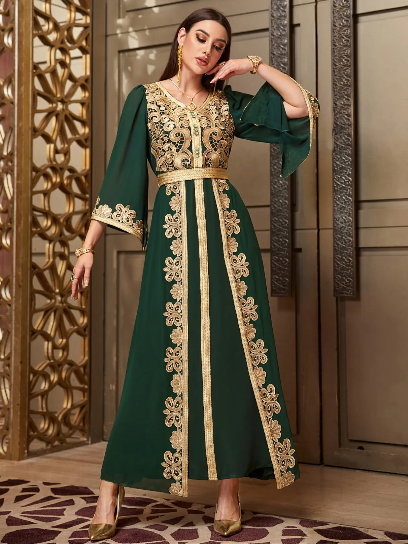 Elegant Two-Piece Abaya Robe Set, Deep Arabic Dress with Gold Embroidery, Abayas for Eid, Perfect for Ramadan and Weddings