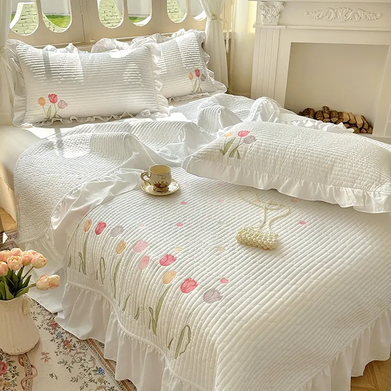 3pcs Quilted Embroidery Tulip Lace Bed Cover Set, including 1 bed cover and 2 pillowcases (excluding core), with comfortable and soft fabric suitable for all seasons, machine washable Decorative Bedding Set Soft Bedding Sets Embroidered Bed Set