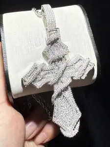 Luxurious Sparkling Full Diamond Thorn Cross Pendant Necklace, Cross Necklaces, European and American Style, New Hip Hop Men's Jewelry, Trendy Accessory