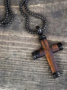 An Vintage Country Cross Men's Pendant Necklace, Featuring A Durable Black Chain Paired with Natural Wood Grain. A Casual Yet Formal Jewelry, Simple Necklace, Daily Accessory, with A Metallic Texture, Making It A Perfect Gift, Fashion Accessories