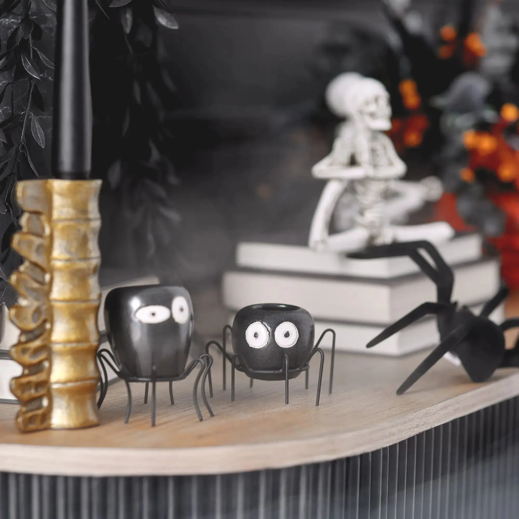 Wicked Cute Ceramic Spider Halloween Budvase Figurines Set - 2 Sizes, Decorative Home Decoration for Table, Dinner Table Holiday Display, Halloween Ideas, Two Sizes