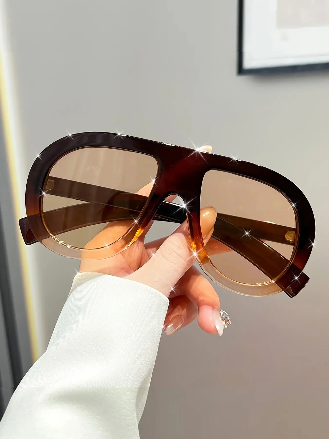 Women's Tinted Lens Sunglasses, Trendy Casual Ombre Gradient Lens Sunglasses for Everyday Use, Fashion Accessories for Outdoor Activities, Lightweight Durable Sunglasses, Modern Sunglasses