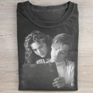 Vintage Titanic Movie Drawing Scene Graphic Tee - Jack & Rose - Iconic Movie Scene Shirt - Leonardo DiCaprio - Romantic Movie Shirt Menswear Top Crewneck Tshirt