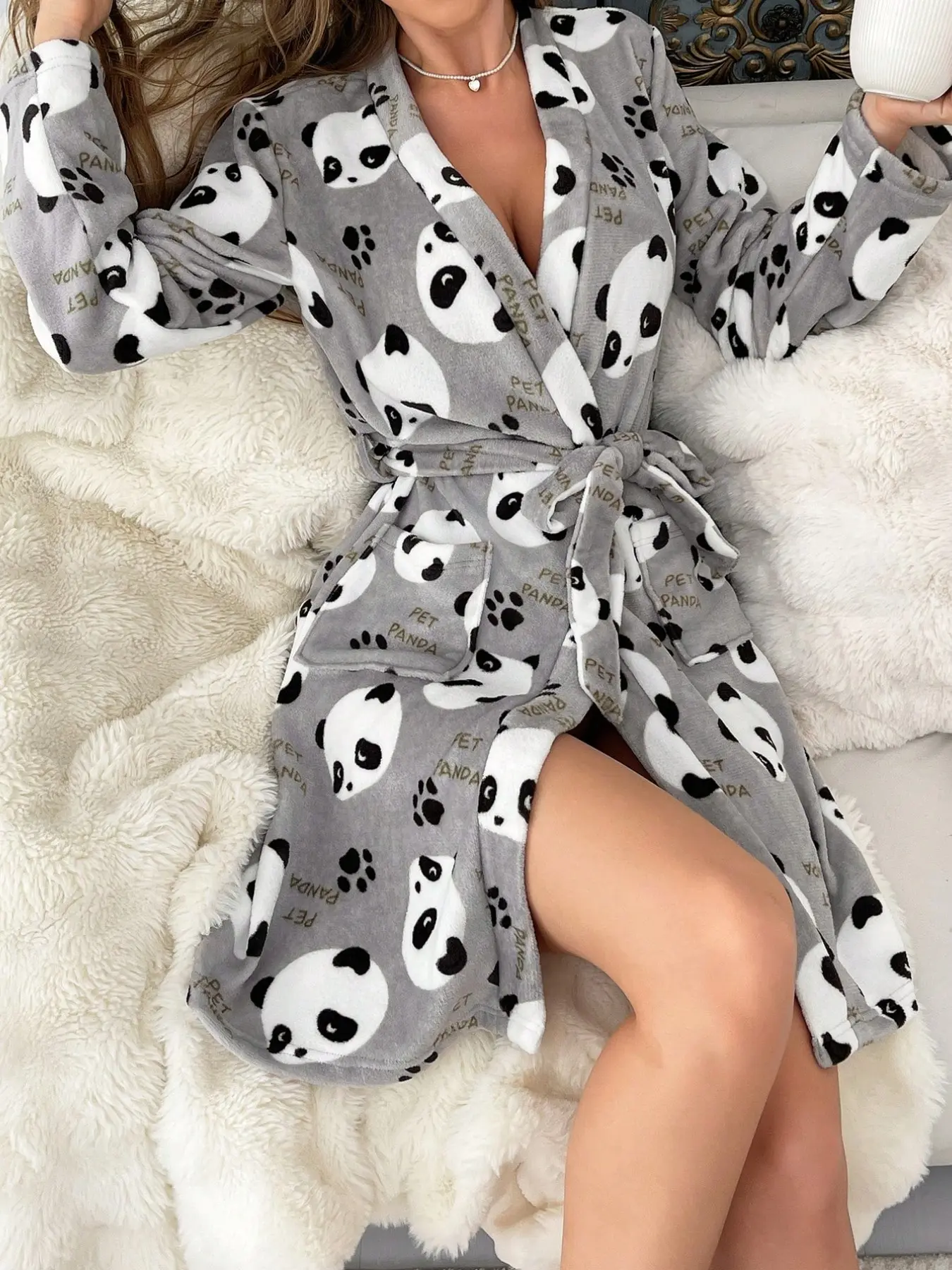 Women's Long Sleeve Fuzzy Animal Bathrobe Loungewear, Nightwear, Night Robes, Casual, Soft Skin-Friendly, Absorbent and Fluffy, Warm with Adjustable Elastic Design, Pockets Included, Ideal for Home Wear