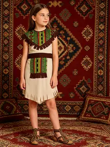 Totem Print Fringe Design, High Detail Replica, Perfect for Theme Parties, Cosplay, Stage Performances, Wild and Dynamic Look