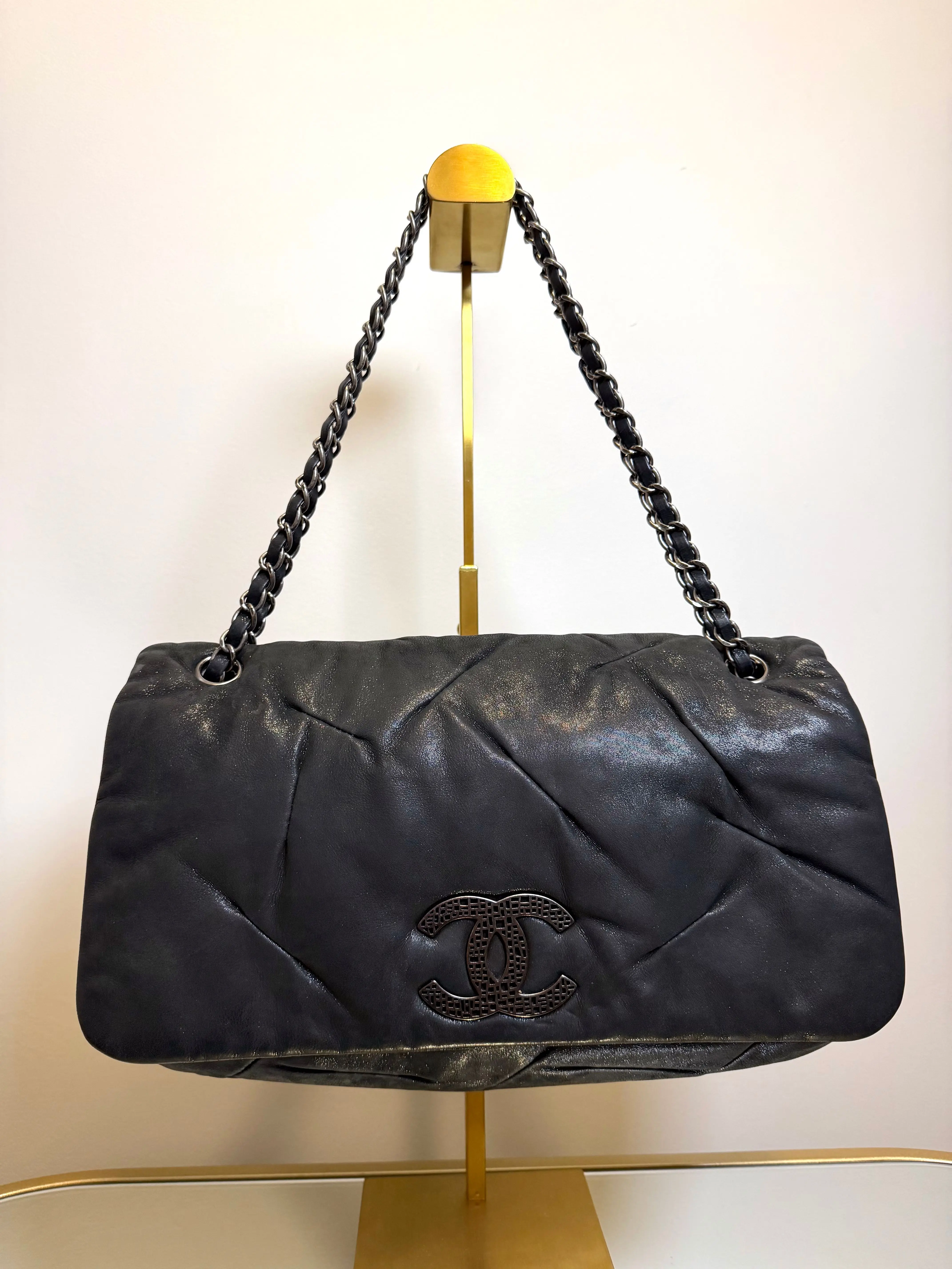 Pre-owned CHANEL leather Shoulder Bags Dark Gray Iridescent Large Glint Flap Bag