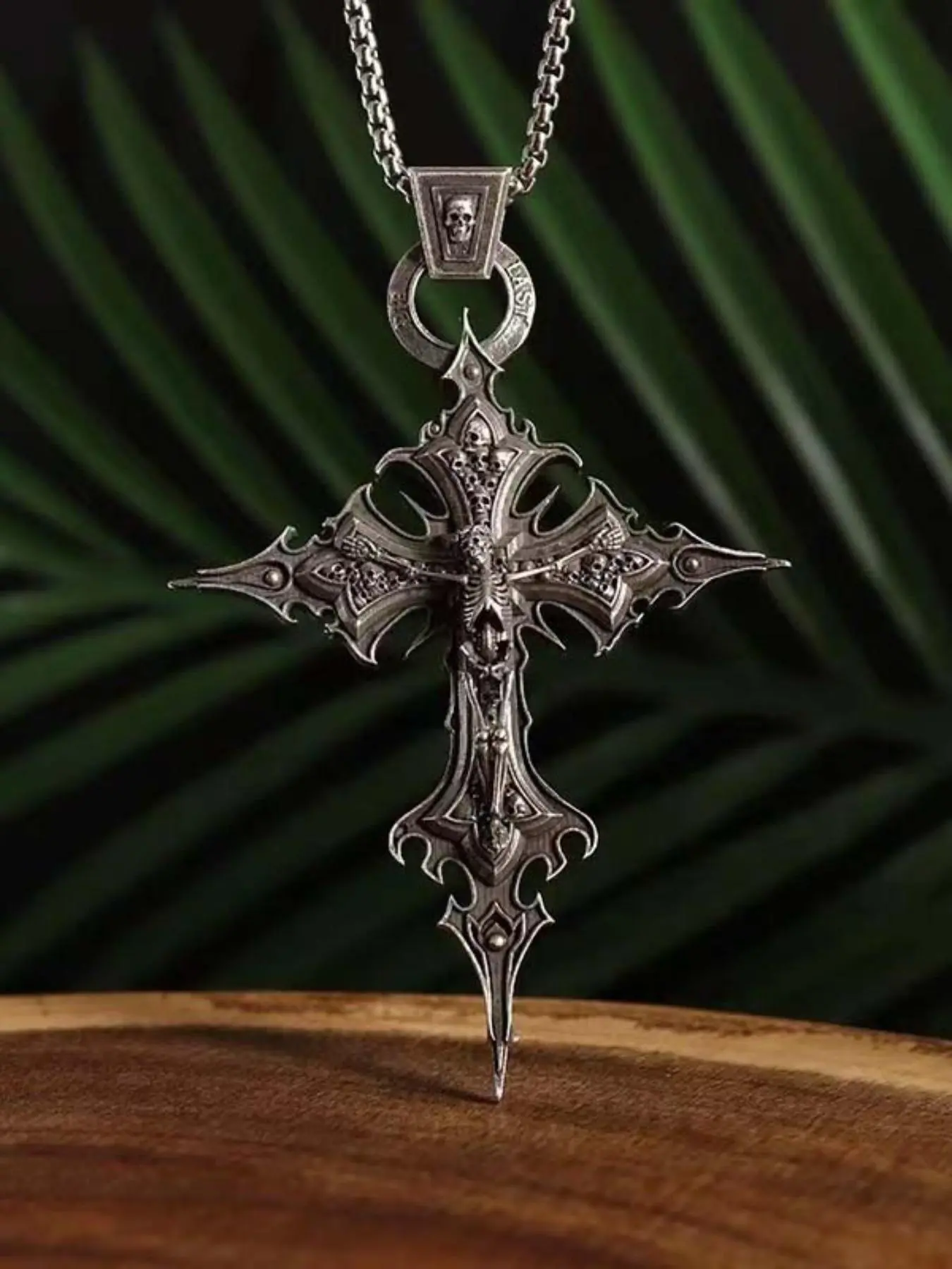 Fashion Skull and Cross Pendant Necklace, Men's Punk Style Accessory, Unique Jewelry for Trendy Cross Necklaces, Cuban Cross Necklace, Grunge Cross Necklace, Alloy Necklace