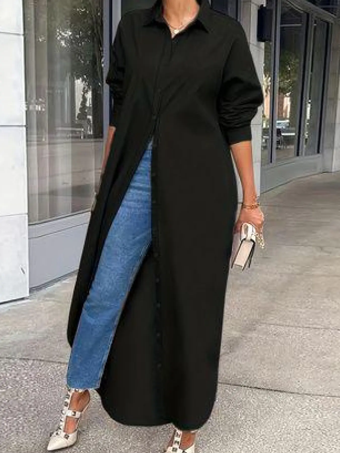 A women's minimalist, Aesthetic Casual style long shirt with a sense of drape, Long Sleeve, European and American style loose and slimming, knee length commuting long shirt, suitable for all seasons, home, indoor, and outdoor wear
