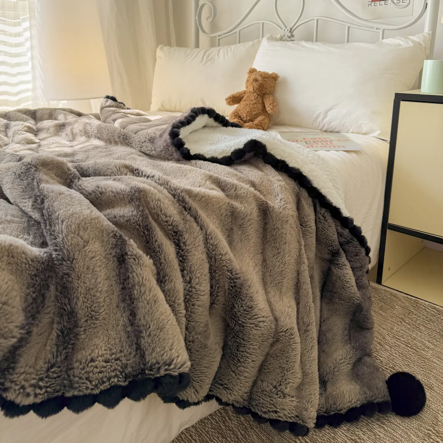 1pc Ripple Fringe Ball Blanket, Soft Breathable Rabbit Fur Back Print, Lamb Velvet Version, Travel Warm Blanket, Sofa Cover, Summer Air Conditioning Blanket, Winter Gift, Soft Throw Blanket, Cozy Blanket Throw, Stylish Blanket, Decorative Blanket