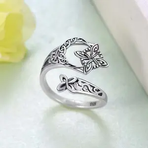 Geometric Interlocking Link Openwork Ring - Unisex Geometric Ring for Everyday Wear, Gift-Giving, Geometric Rings, Interlocking Link Ring