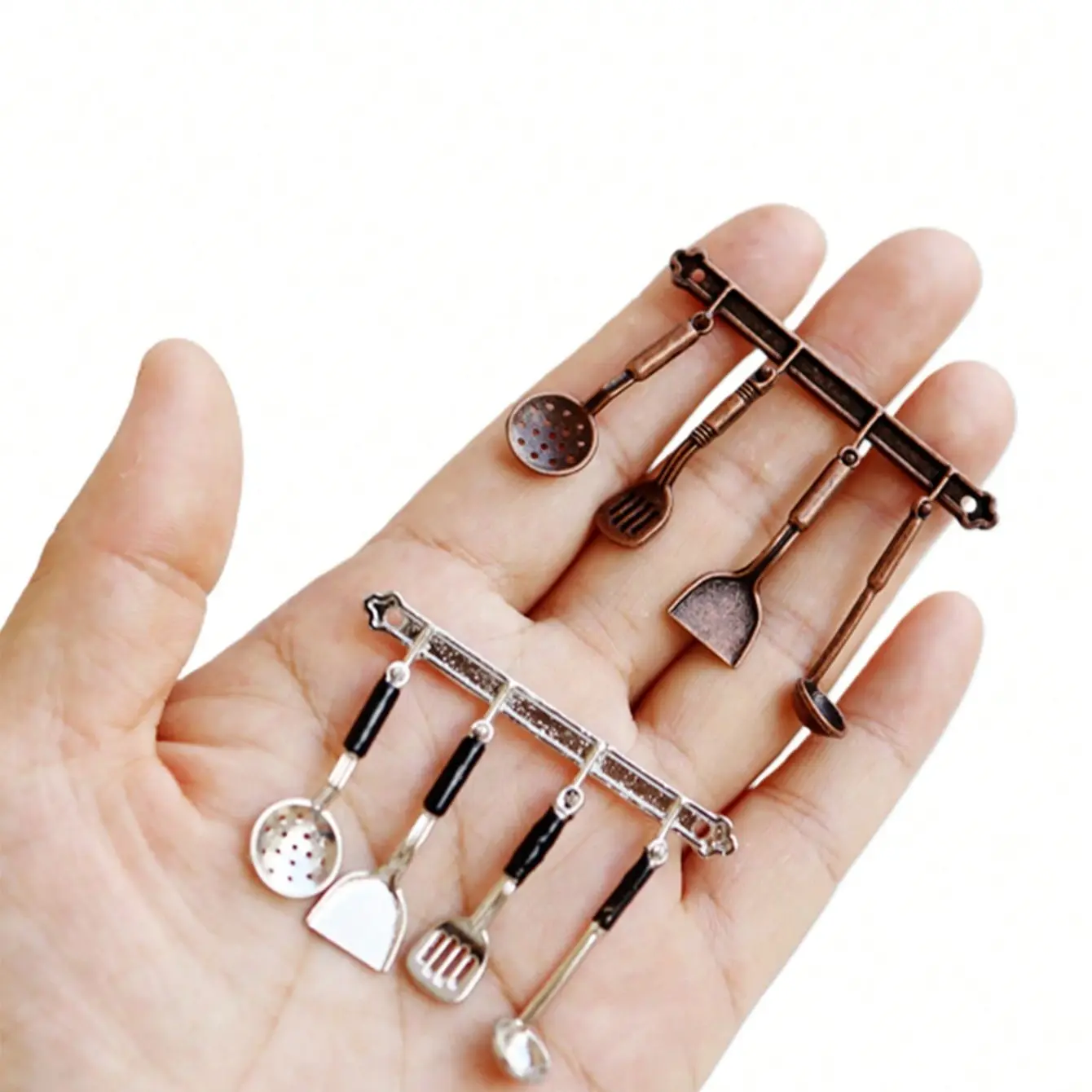 Miniature Kitchen Utensil Set for Dollhouse, 5-Piece Wall Hanging Spoon Accessories, 1:12 Scale Simulation Kitchen Scene Decor, Doll Accessory, Doll Accessories Gift