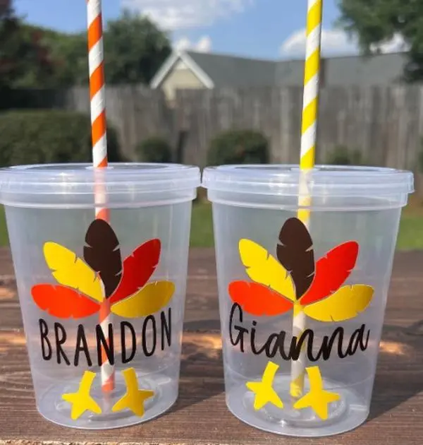 Kids Thanksgiving Cups Personalized, Thanksgiving Party Cups for Kids, Plastic Cups with Lids and Straws, Friendsgiving Party Cups for Kids