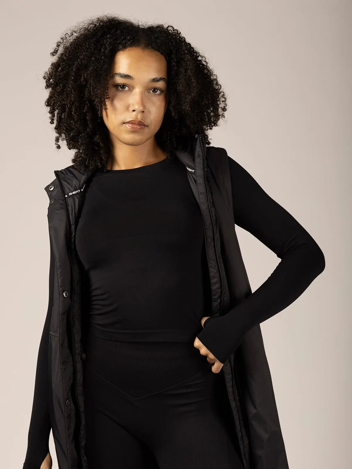 Women's Long Puffer Vest, Relaxed Fit Calf-Length Nylon Gilet with Pockets and a Cinchable Belt for Layering