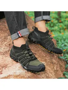 A pair of men's outdoor wading canyoning shoes, Durable Outdoor Hiking, breathable and quick-drying mesh, non-slip and wear-resistant, suitable for beach, outdoor and water sports casual wear.