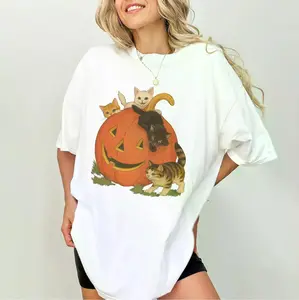 Retro 90s Cat Halloween Tee Featuring Vintage Jack-o-lantern Design Perfect for Fall Cat Lovers