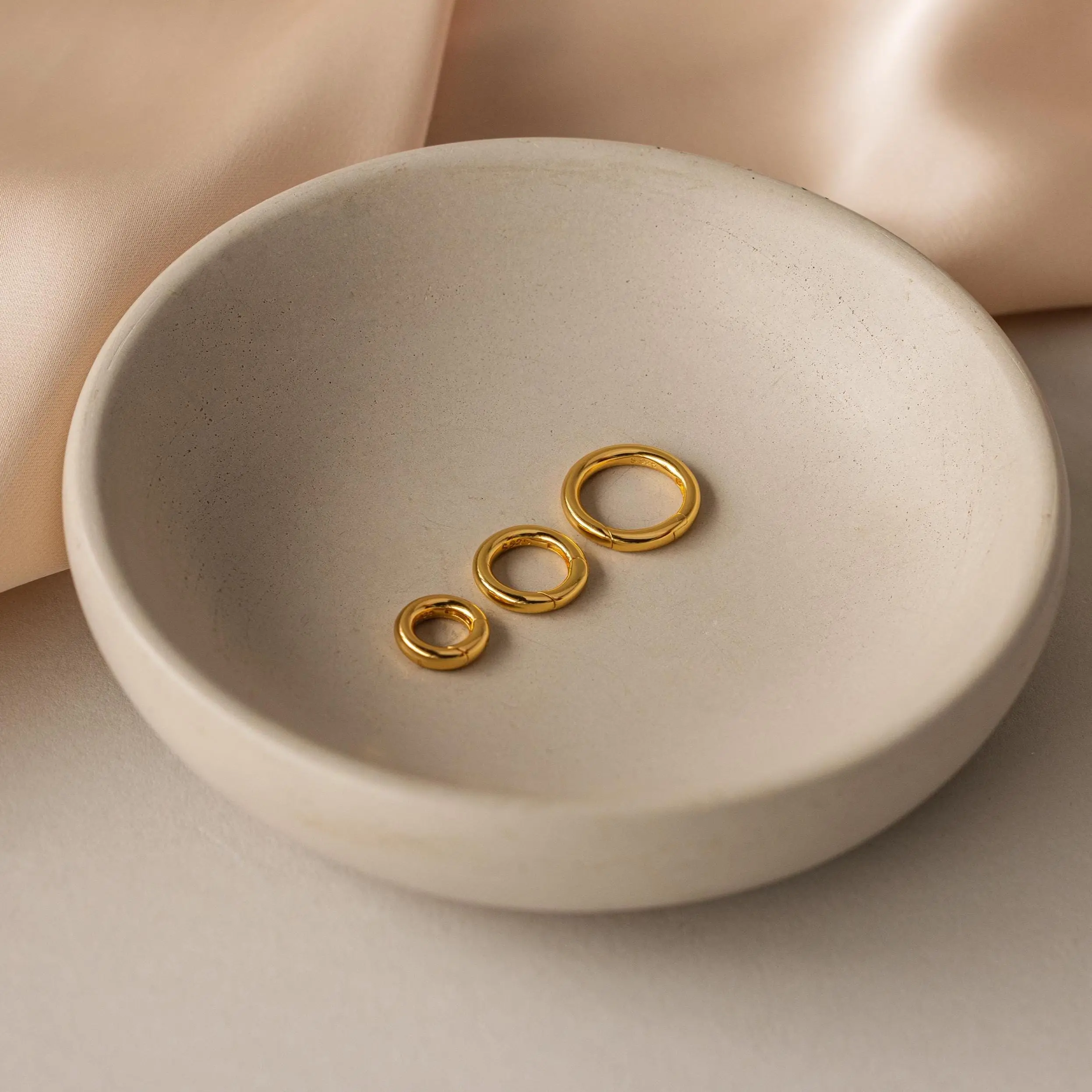 Round Carabiner Charm Set in 18K Gold by Caitlyn Minimalist - Set of 3: Circle Clasp Charm Holders for Necklace & Bracelet - Gold Jewelry - Friend Gift