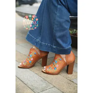 Santa Cruz Booties Tan