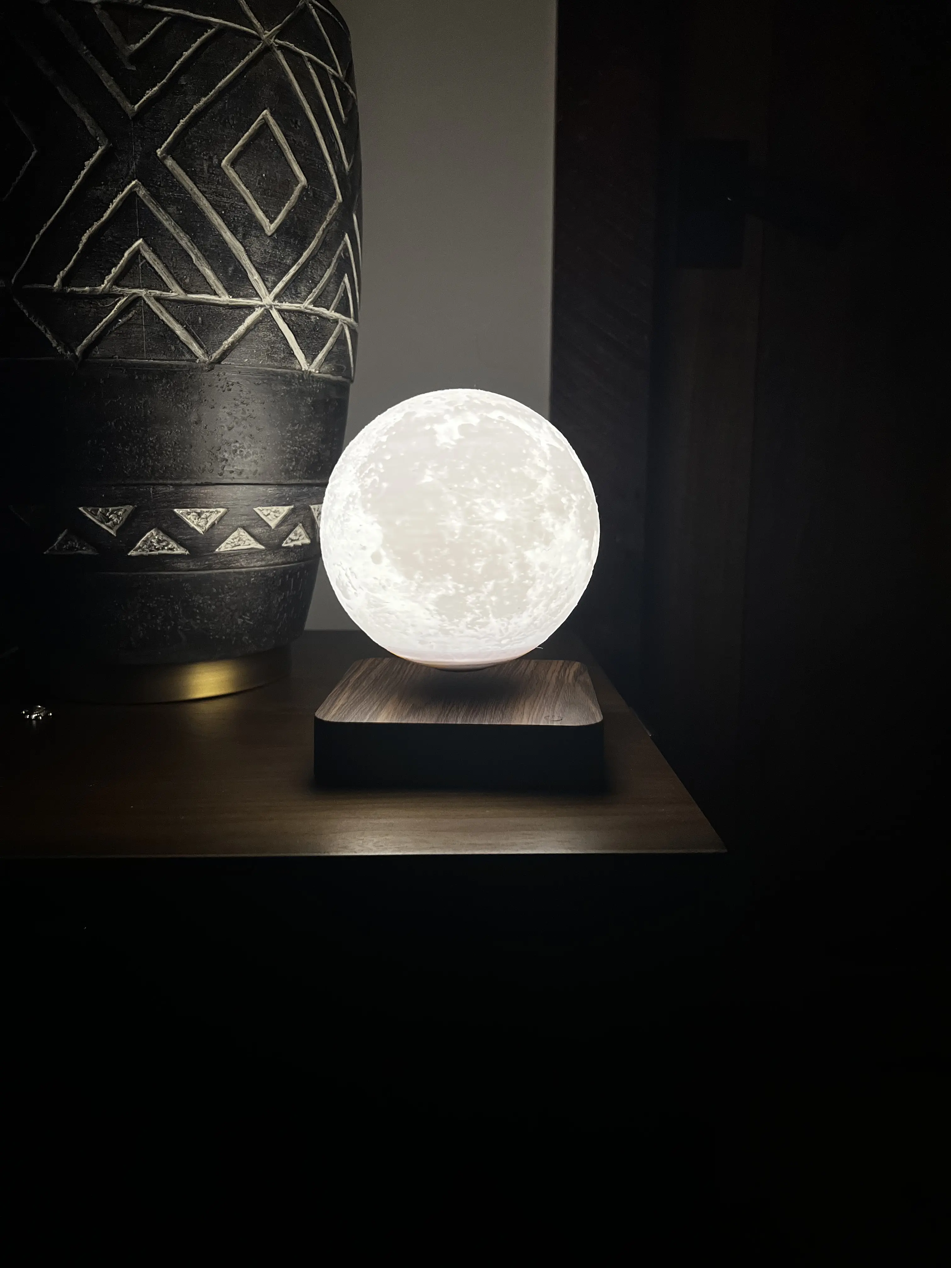 Levitating Moon lamp / night light