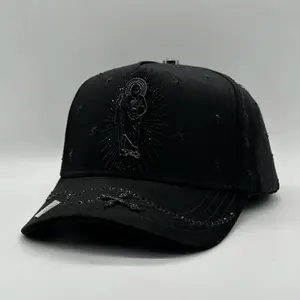 Gorra San judas Tadeo total black con pedrería y bordado de alta calidad.
