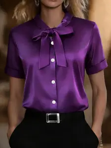 Classic short-sleeved satin shirt with a ribbon detail at the neckline, Fitted Elegant Chic solid color, perfect for spring and summer wear. A stylish women's Smooth Blouse