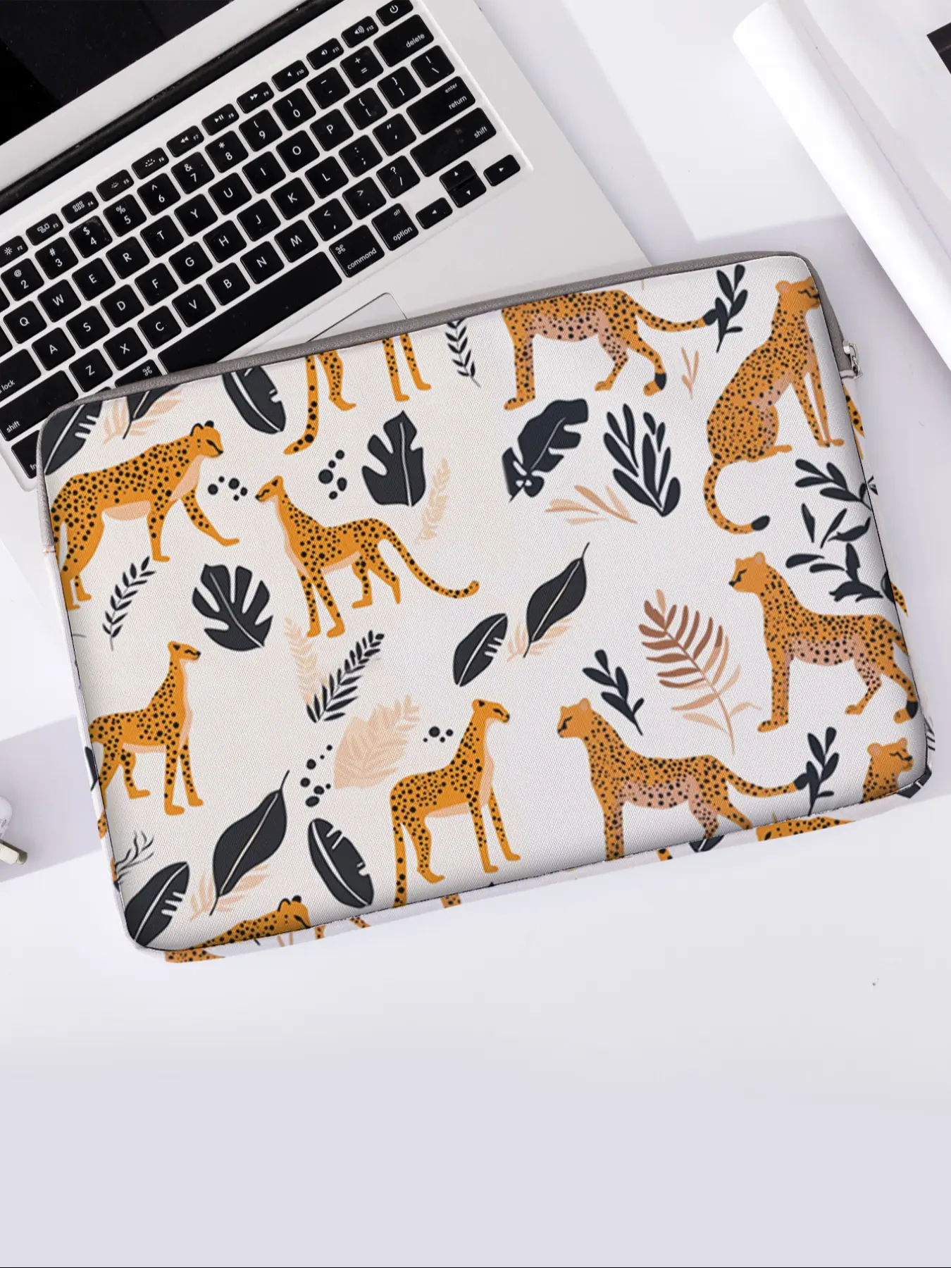 Cheetah Pattern Printed Notebook Bag, Soft Laptop Sleeve, Fits Notebooks, Tablets, Zippered Storage Pouch, Casual Style, All Seasons
