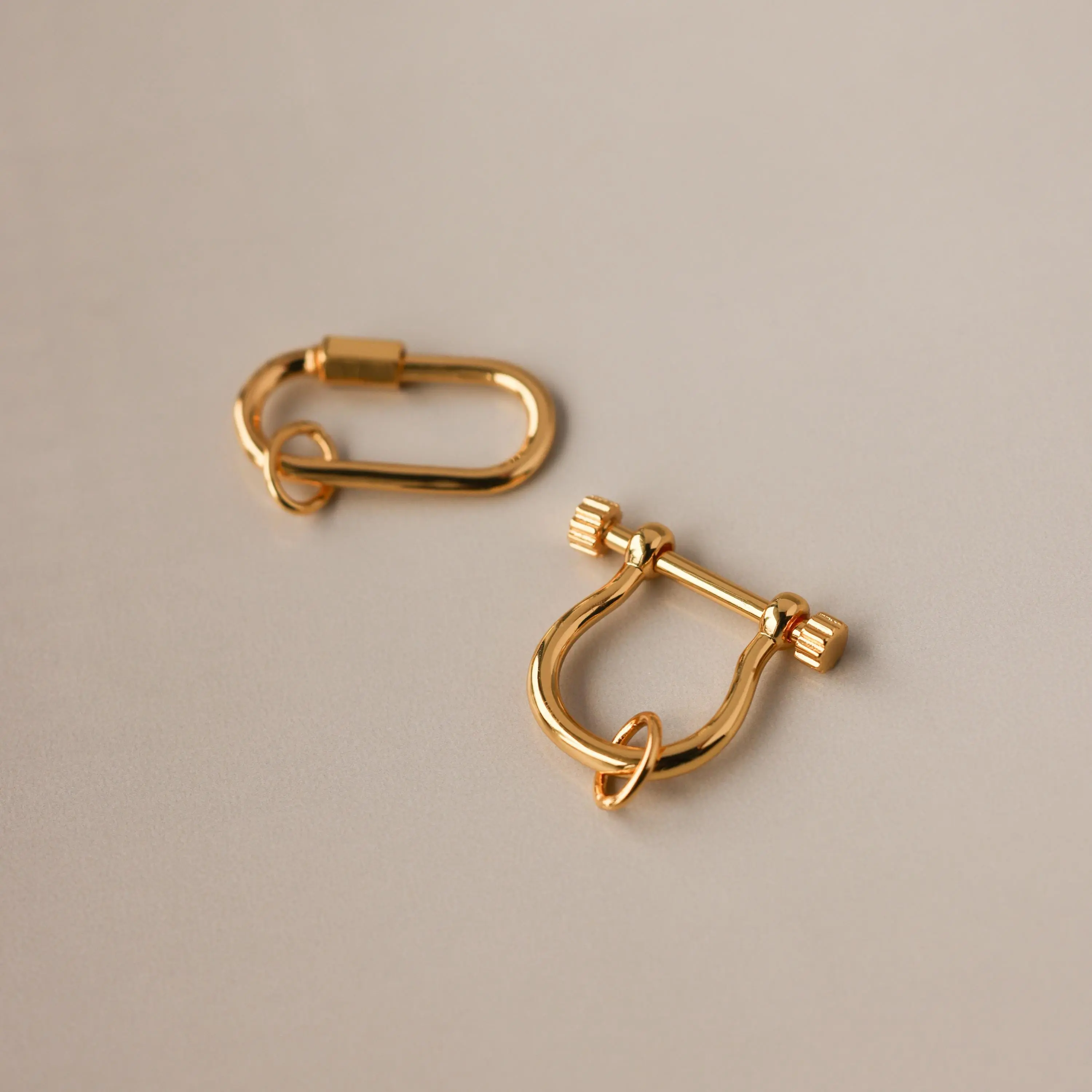 Bar & Carabiner Charm Set in 18K Gold by Caitlyn Minimalist - Set of 2 Gold Charm Holders for Necklace & Bracelet - Summer Jewelry - Gift for Her