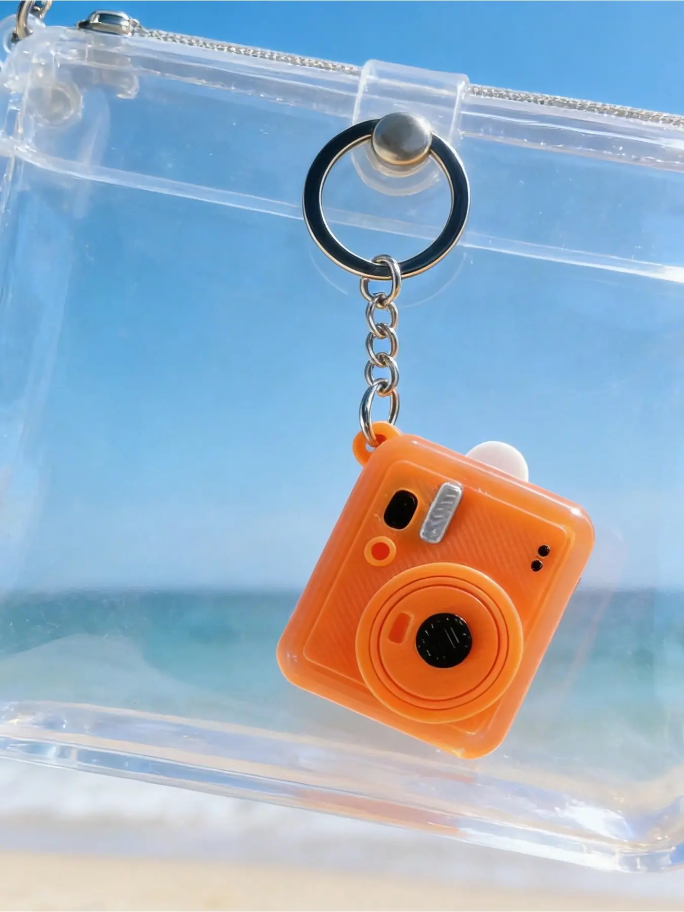 Mini camera keychain, camera-shaped keychain, suitable for couple/friend gifts, unique everyday carry accessory, fashionable accessory, suitable for women's wallets and bags, suitable for family, Keychain Accessories