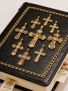 Gold-plated Stainless Steel Cross Pendant, Retro Hollowed-out Diamond-encrusted DIY Necklace Accessory, Hug Accessory, Hanging Piece