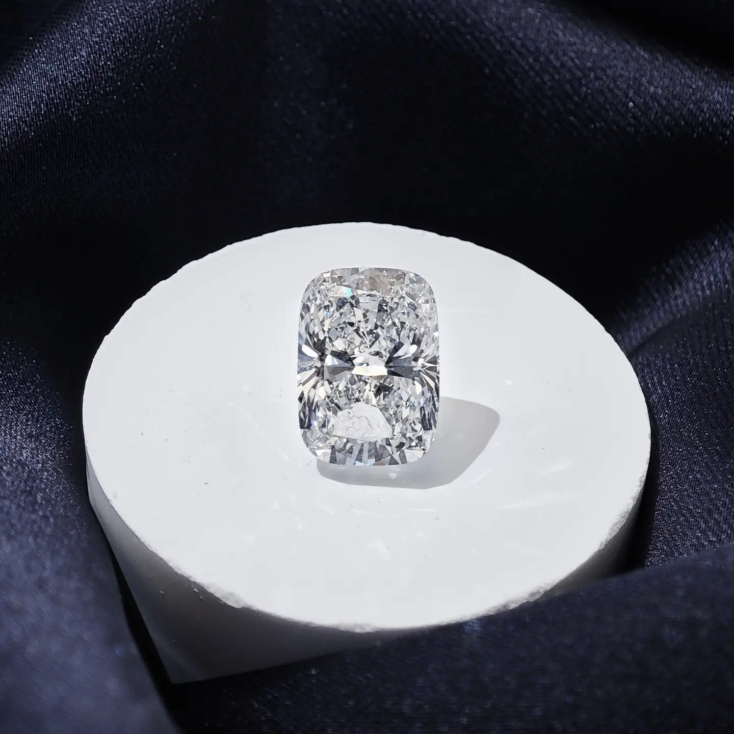 IGI Certified Cushion Cut Lab-Grown Diamond - 1.00 Carats - E Color - VVS2 - LG766688106