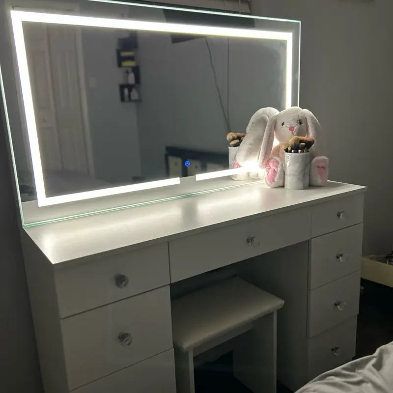 VOWNER Compact Makeup Vanity with Compact Design, White Finish, Easy to Carry & Store, Ideal for Effortless Makeup Application