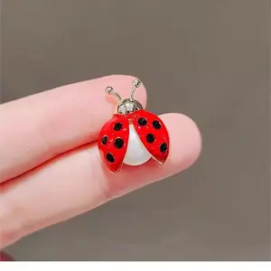 1 red ladybug shaped pin - Non toxic bag badge, jacket buckle or keychain decoration - April birthday gift for women, cute insect brooch suitable for women and girls, daily or formal clothing accessories, fun design, durable and fashionable accessories