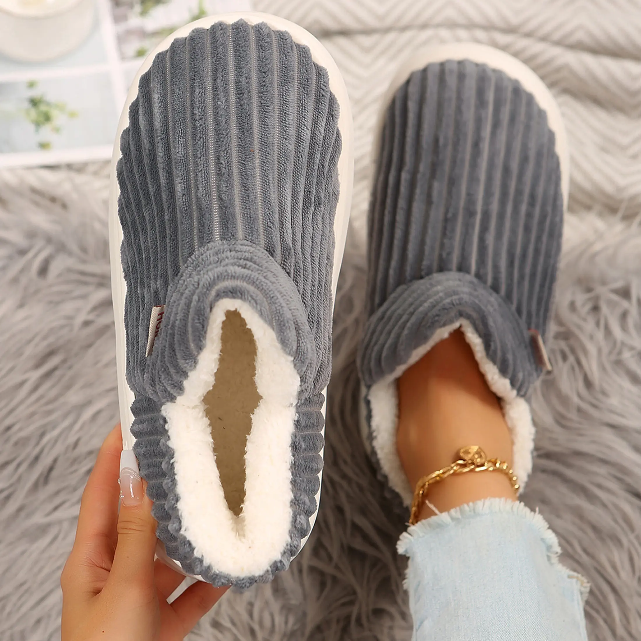 Womens Fuzzy House Slippers Warm Bedroom Shoes with Faux Lining Non Slip Memory Foam Slippers for ladies Indoor and Outdoor