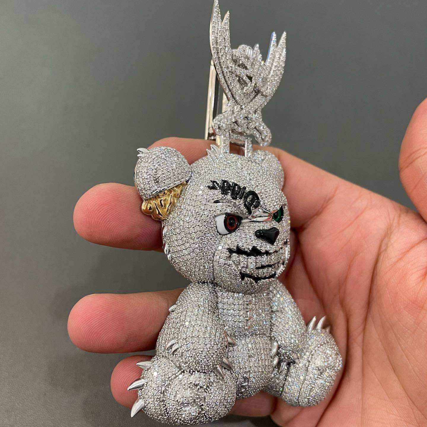 High-end Little White Bear custom pendant, luxurious high-end pendant, all-diamond luxury pendant, animal series pendant jewelry, trendy street culture jewelry pendant, anniversary gift for friends and family