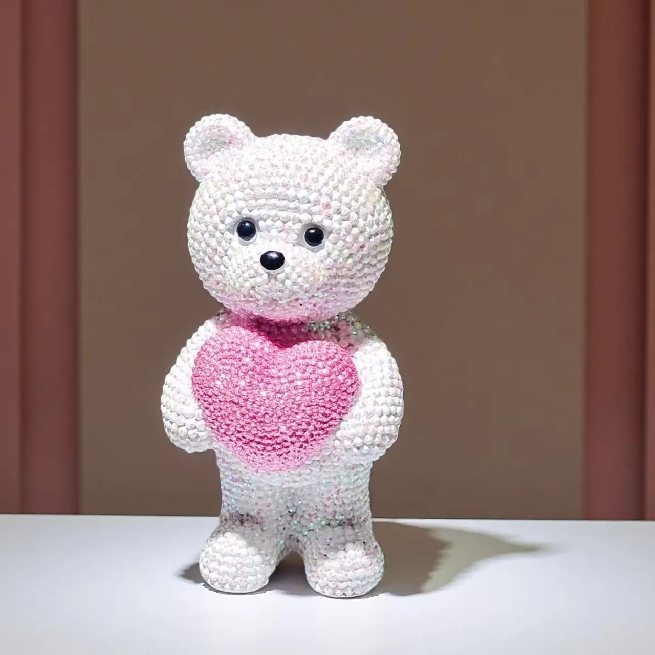 Creative Bear Shaped Resin Ornament, Decorative Home Ornament, 1 Count Cute Bear Figurine, Heart Shaped Bear Statue Decoration Craft, Desktop Decoration for Home Office Coffee Shop, Home Decor Accessory, Cute Figurines, Decoration Items