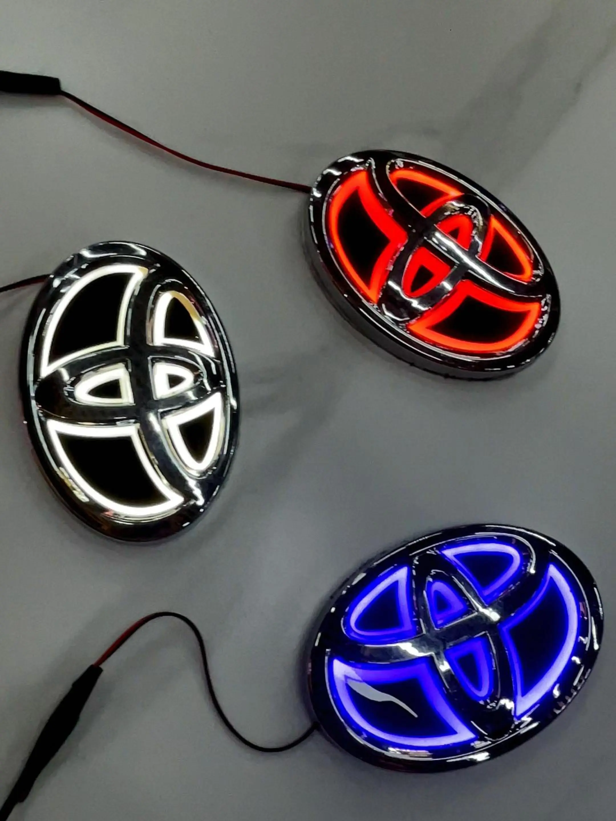 5D LED illuminated car emblem, waterproof for front grille and trunk badge, exterior decorative modification accessory, compatible with Toyota Corolla, Camry, Highlander, Yaris, Vitz, Land Cruiser Prado, and more models