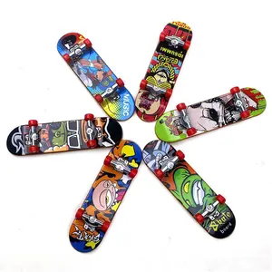 5 Finger Skateboards, Alloy Material, Desktop Skateboard, Miniature Elegant Design, Perfect Gift for Friends and Family
