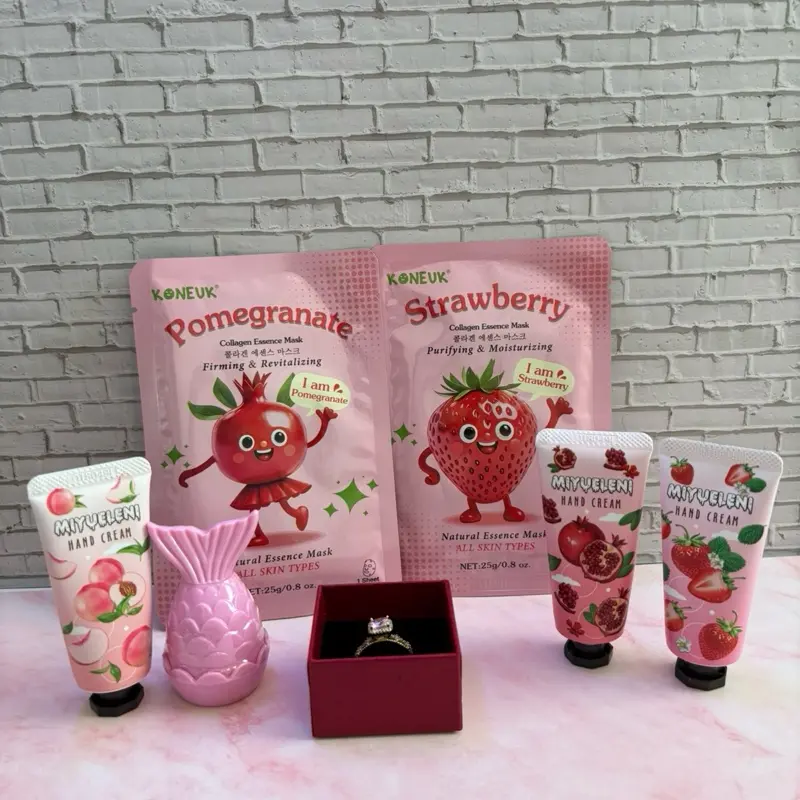Sweet Beauty Set with Pomegranate & Strawberry Masks Hand Creams for Skin Repair, Rings Laminado 14k Balsamo Hidratante