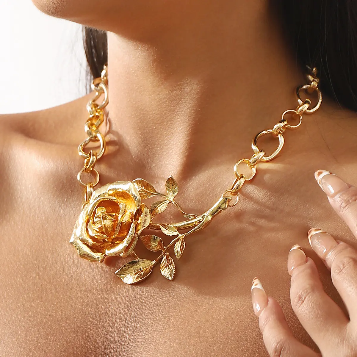 Heavy-duty exaggerated three-dimensional metal style clavicle chain sweet cool rose flower pendant necklace for women