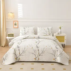 Freehang Plum Blossom Reversible Patchwork Quilt Set, Lightweight Boho Printed Bedspread Coverlet All Season Bedding Set with 2 Pillow Shams, Soft Microfiber King/Queen Size Bed Cover for Bedroom Decor
