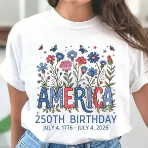 Graphic Tees USA 250th Anniversary Floral Design T-Shirt, Colorful Patterned T-Shirt, Paired With Butterflies And Flowers, Comfortable Casual Crew Neck Top, Ideal Gift For Independence Day, National Holidays, vintage clothing, oversized tshirt women