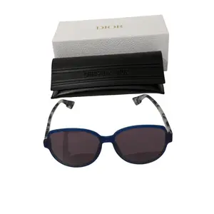 Pre-owned DiorOnde2 Sunglasses Blue Frame with Dark Lenses, Includes Dior Box and Case, Perfect for Style and Protection