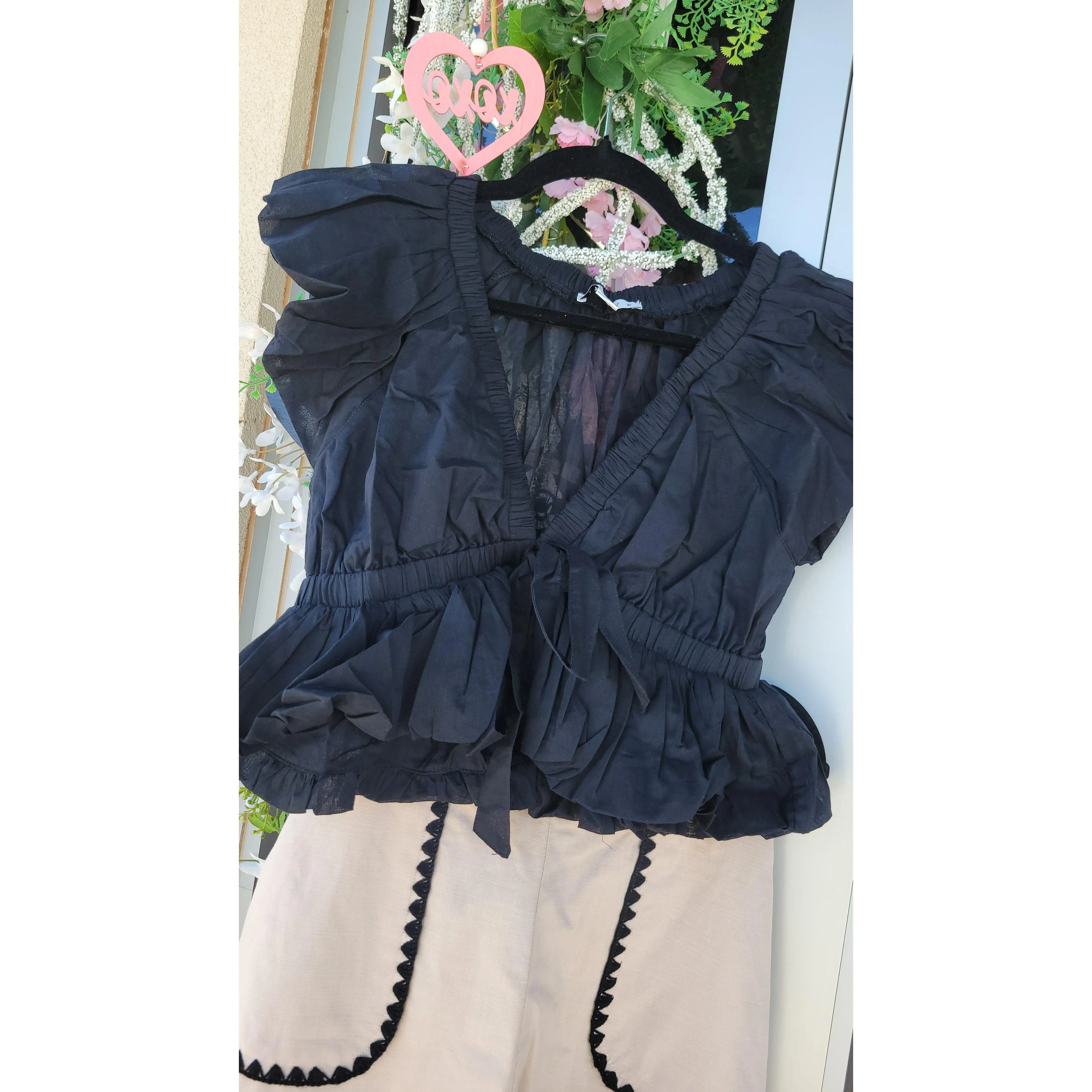 RUFFLE TOP
