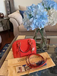 Pre-owned Louis Vuitton Vernis Leather Shoulder Bags Alma BB in Monogram Coral with Strap, Lock, Key and Dustbag