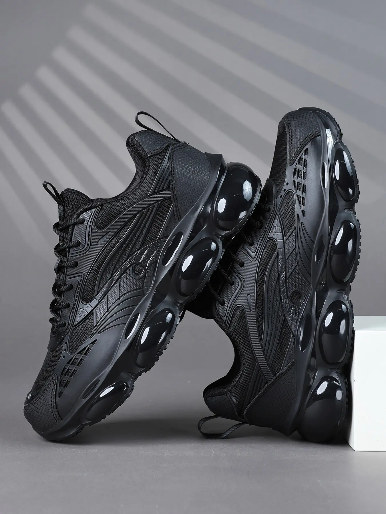 Men's Low Top Sporty Gym Workout Active Sneakers, Breathable Mesh with Bubble Cushion Sole, Lightweight and Comfortable, Ideal for Gym and Weekend Outing