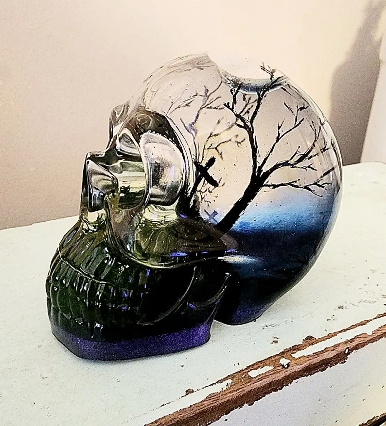 Resin skull, shaker skull, halloween decor, skull snow globe, liquid resin skull, snow globe skull, skull decor, table decor, home decor,